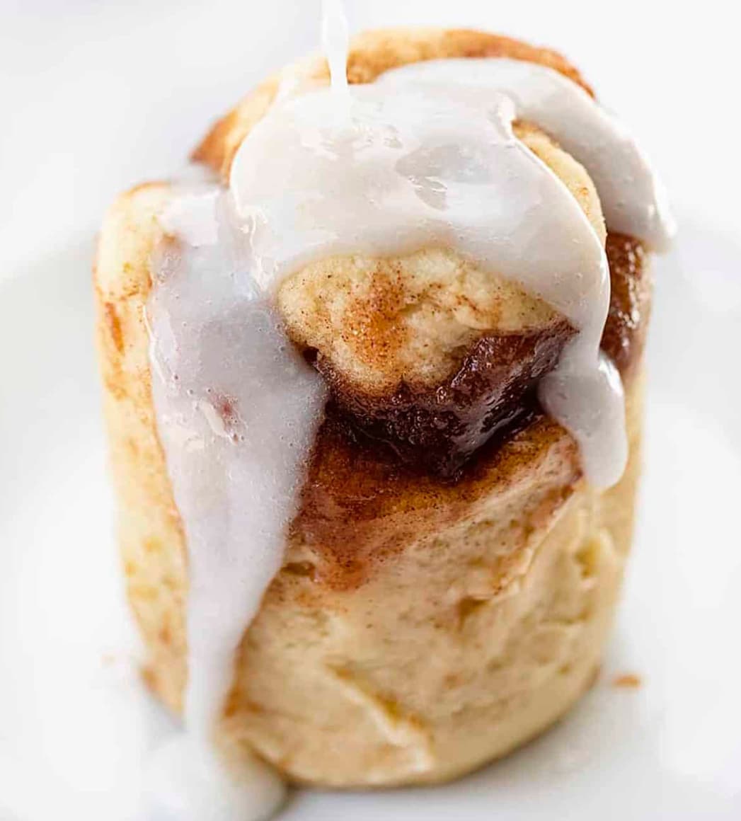 5-Minute Cinnamon Roll (High Protein / Low Carb)